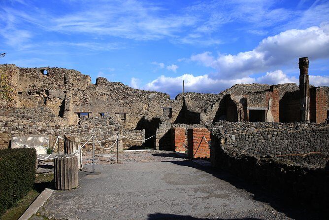 Skip-the-Line Exclusive Private Ancient Pompeii & Vesuvius Volcano Full Day Tour - Lunch Is Not Included: How to Plan a Break Without Losing the Day