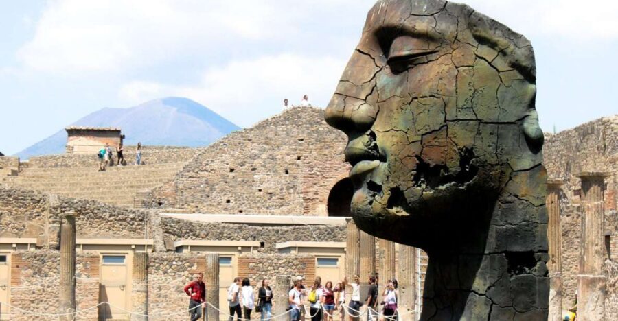 Sorrento: Pompeii and Vesuvius Day Trip with Entry and Lunch - Winery lunch near Vesuvius: food break with a view
