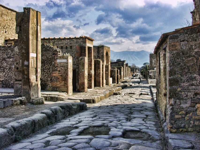 Sorrento: Pompeii & Herculaneum Tour with Skip-the-Line - Lunch that actually keeps you going