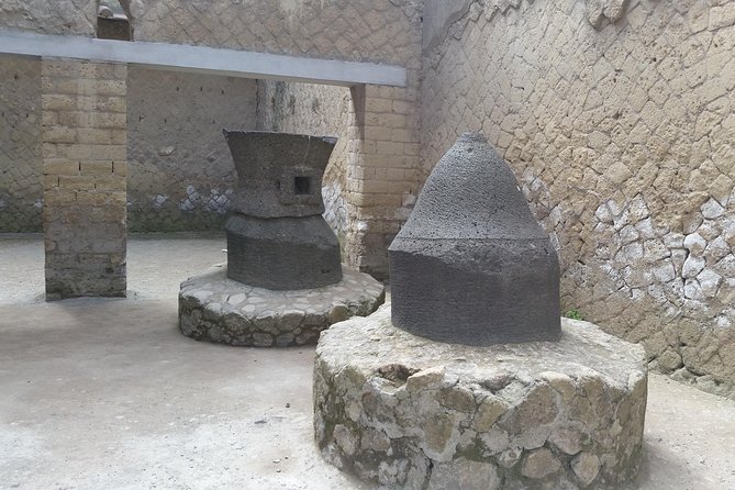 Tour in the ruins of Herculaneum with an archaeologist - Meeting point on Via dei Papiri Ercolanesi (and why it’s helpful)