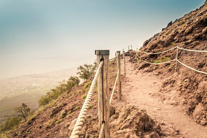 Tour on Vesuvius with wine tasting - Up to the Crater: Bay of Naples Views and a Guided Finish