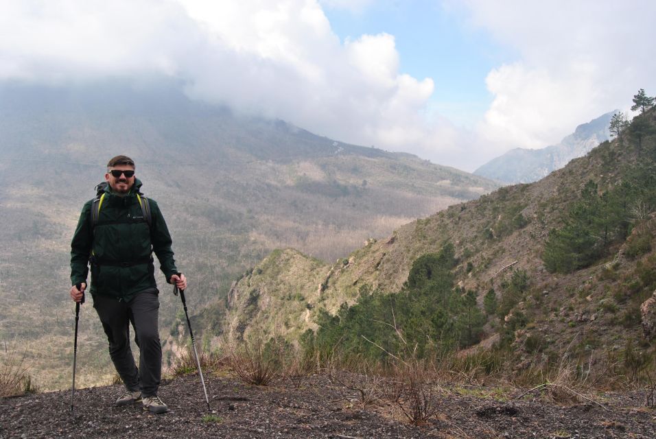 Vesuvio: 3h trekking tour with volcanological guide - Inside the crater: seeing what most tours skip