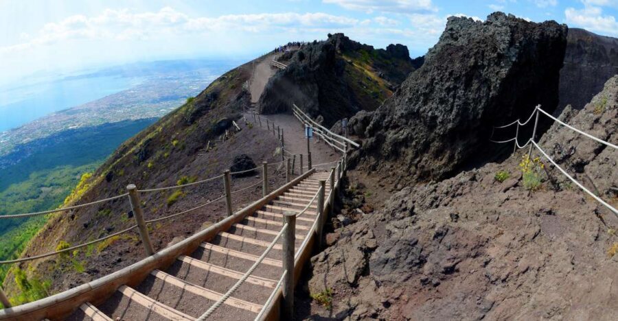 Vesuvius: entrance ticket + bus round-trip - The 25-minute walk and entering the crater area