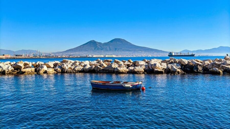 Vesuvius - Herculaneum - Pompeii Excavations Tour - Climbing Vesuvius: Panoramic Views Over Pompeii and the Bay