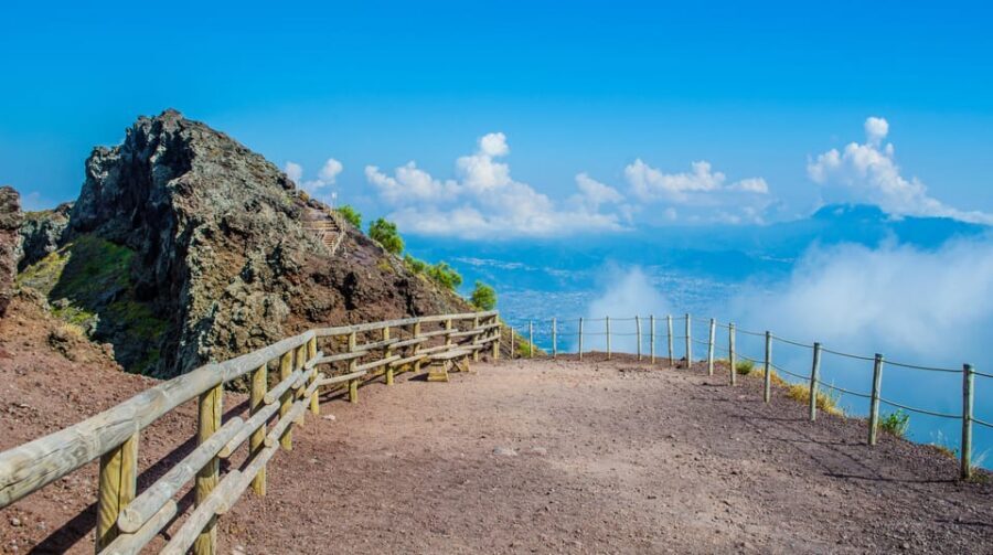 Vesuvius National Park Skip-The-Line Ticket and Audio Guide - Views over Naples and Pompeii: what to photograph and when