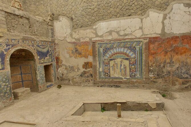 Visit in Pompeii - Herculaneum Private Tour with Ada - Homes, shops, and public buildings: what you should look for